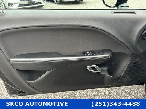 Used 2019 Dodge Challenger SXT image 12