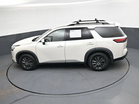 Used 2022 Nissan Pathfinder SV image 35
