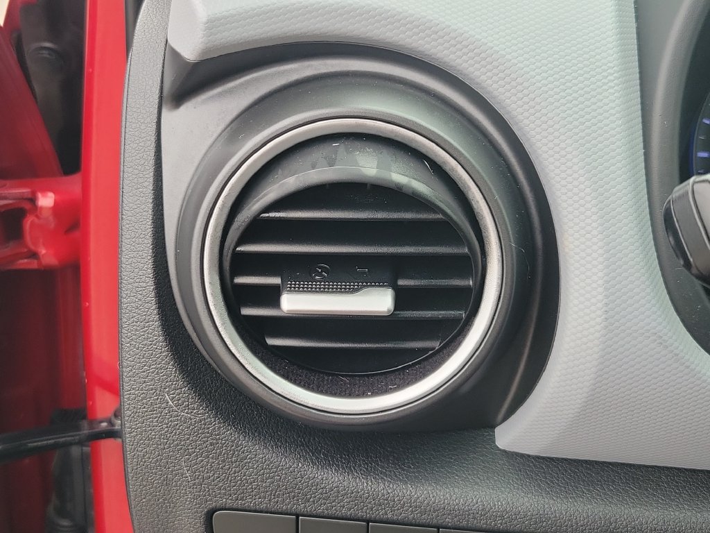 Used 2020 Hyundai Kona SE FWD image 29