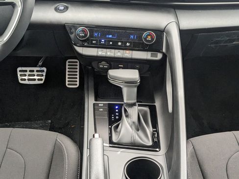New 2025 Hyundai Elantra Sport image 17