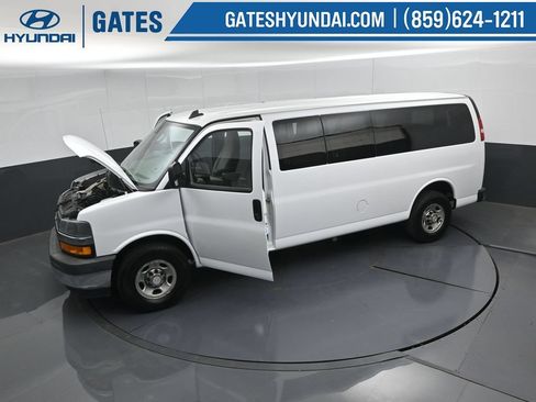 Used 2019 Chevrolet Express 3500 LT w/ LT Preferred Equipment Group RWD image 42