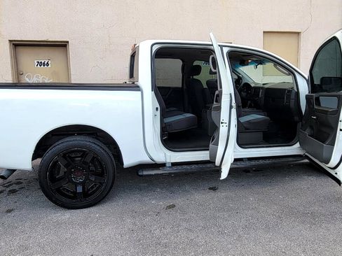 Used 2007 Nissan Titan SE image 16