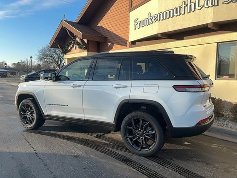 New 2025 Jeep Grand Cherokee Limited image 13