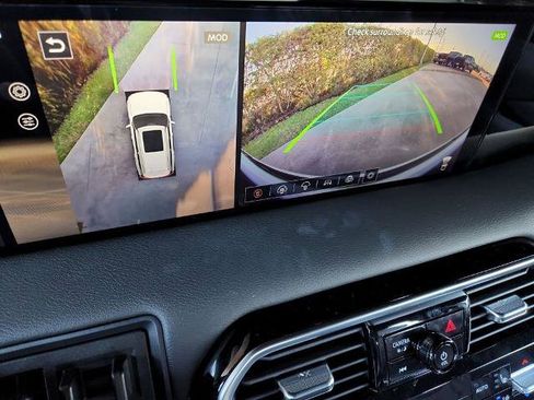 Certified 2025 Nissan Armada Platinum Reserve image 24