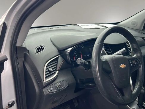 Used 2019 Chevrolet Trax LS image 38