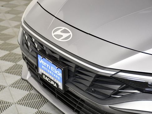 Used 2024 Hyundai Elantra SEL FWD image 11