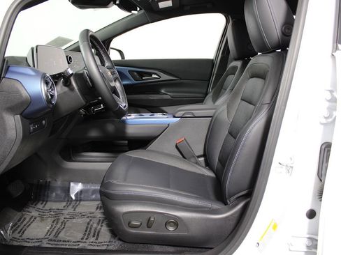 Used 2025 Chevrolet Equinox EV LT w/ Convenience Package image 8