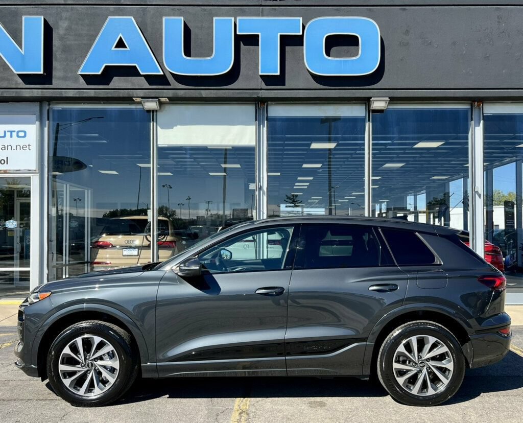 Used 2025 Audi Q6 e-tron Premium w/ Convenience Package AWD/4WD image 2