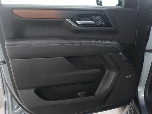 Used 2025 GMC Yukon Denali AWD/4WD image 25