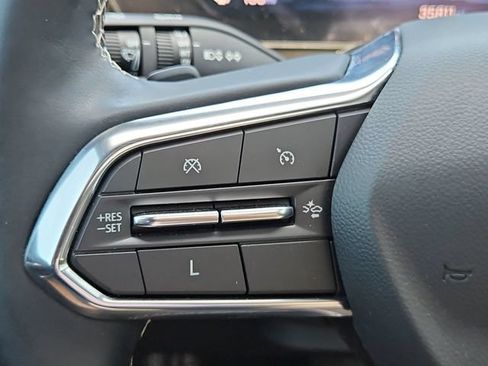 Certified 2024 Chevrolet Traverse LT FWD image 47
