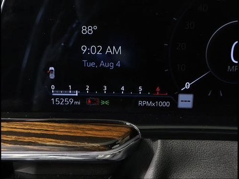 Used 2023 Cadillac Escalade Premium Luxury RWD image 9