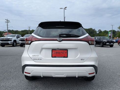 Used 2022 Nissan Kicks SV FWD image 7