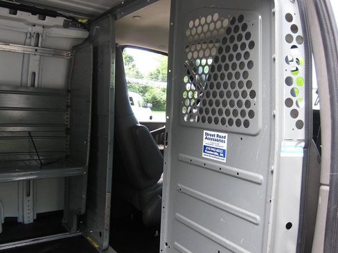 Used 2019 Chevrolet Express 3500 w/ Driver Convenience Package RWD image 16