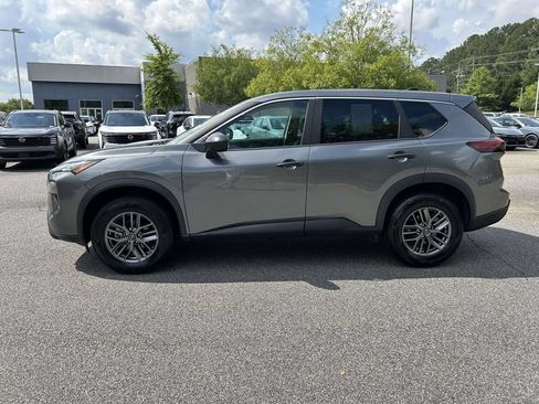 Used 2024 Nissan Rogue S AWD/4WD image 2