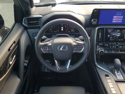 Used 2025 Lexus LX 700h Overtrail image 18