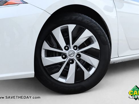 Used 2024 Nissan Altima 2.5 S FWD image 3