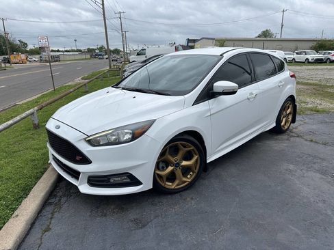 Used 2016 Ford Focus ST image 2