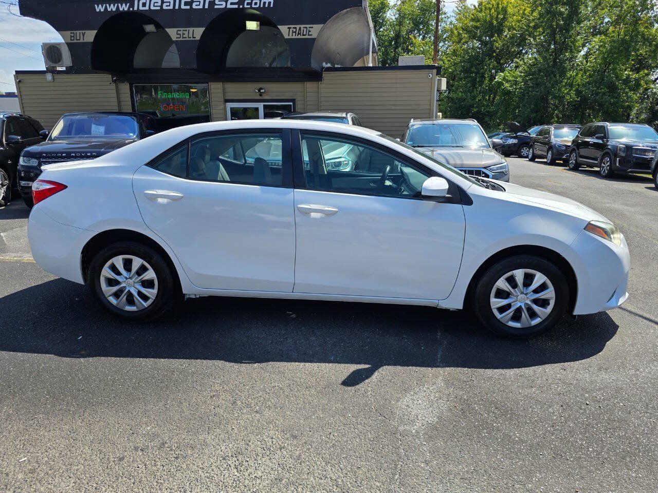 Used 2015 Toyota Corolla LE FWD image 2