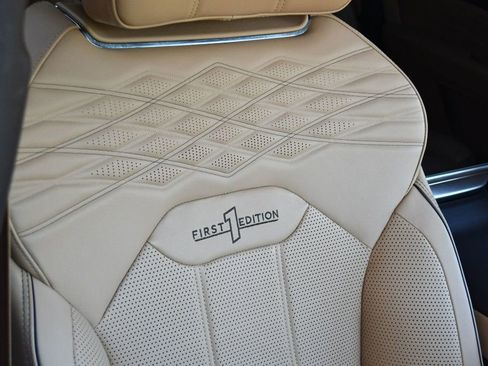 Used 2023 Bentley Bentayga Extended Wheelbase AWD/4WD image 70