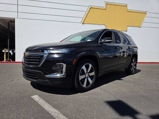 Certified 2023 Chevrolet Traverse LT w/ LT Premium Package AWD/4WD image 2