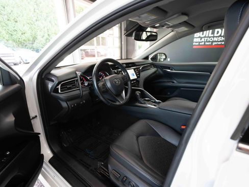 Used 2019 Toyota Camry XSE FWD image 8