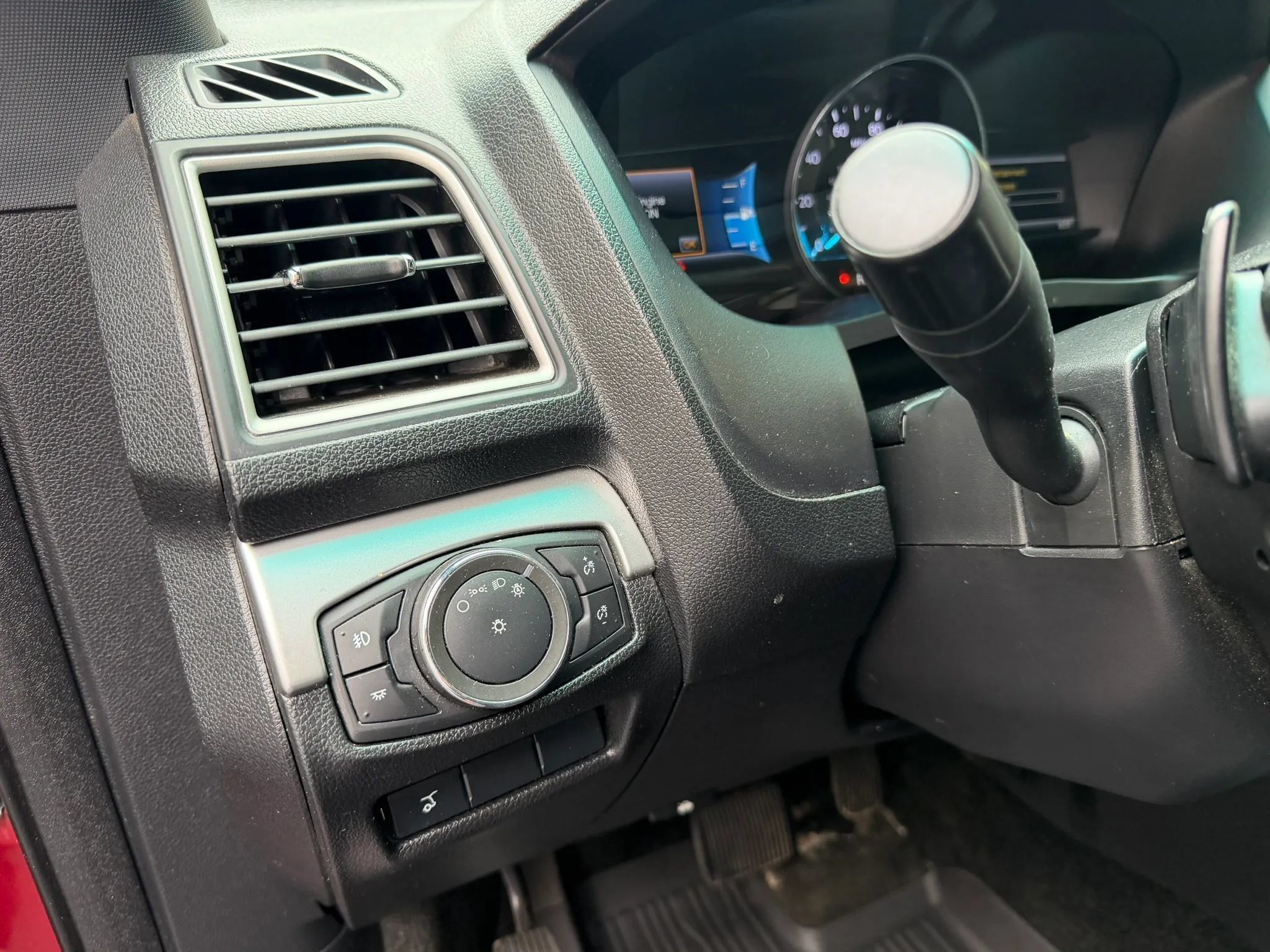 Used 2017 Ford Explorer XLT w/ Equipment Group 202A FWD image 24