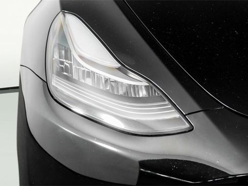 Used 2022 Tesla Model Y Long Range image 16