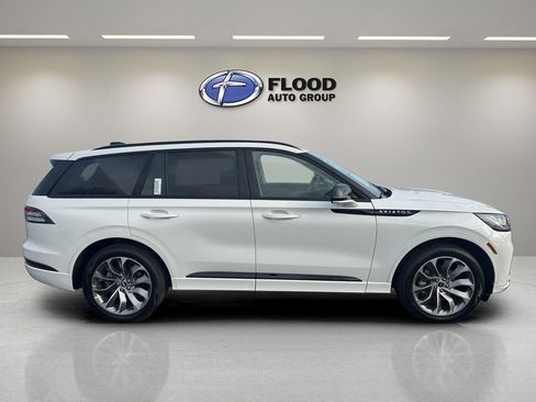 New 2026 Lincoln Aviator AWD image 4