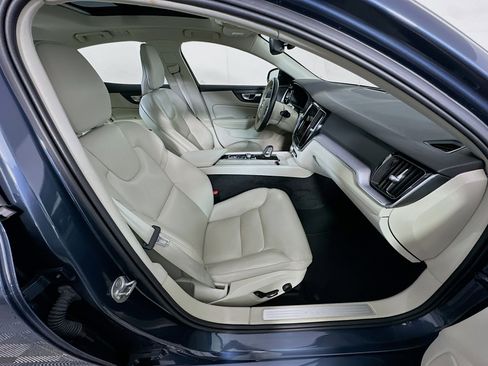 Used 2024 Volvo S60 B5 Core image 31