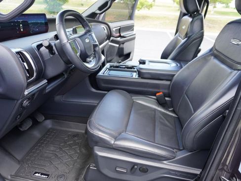Used 2025 Ford Expedition Platinum w/ Stealth Appearance Package AWD/4WD image 31