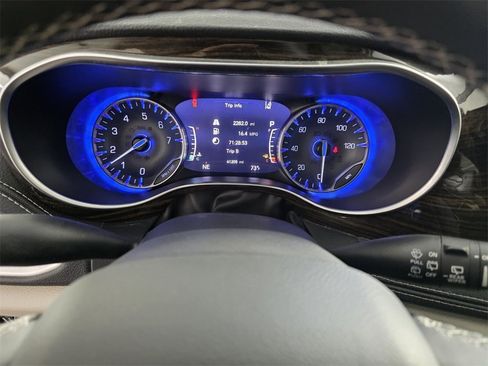 Used 2023 Chrysler Pacifica Limited image 24