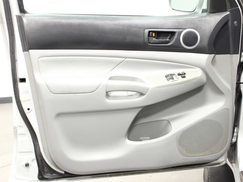 Used 2010 Toyota Tacoma PreRunner image 18