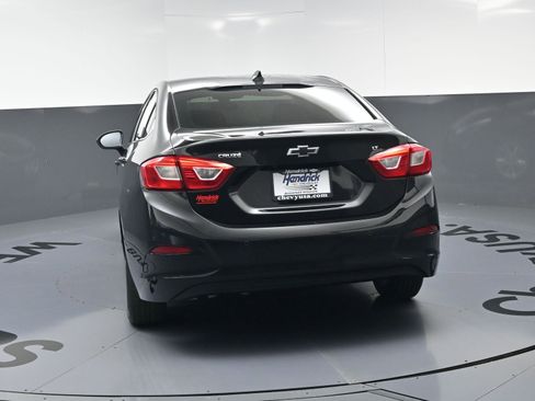 Used 2018 Chevrolet Cruze LT w/ Convenience Package image 8