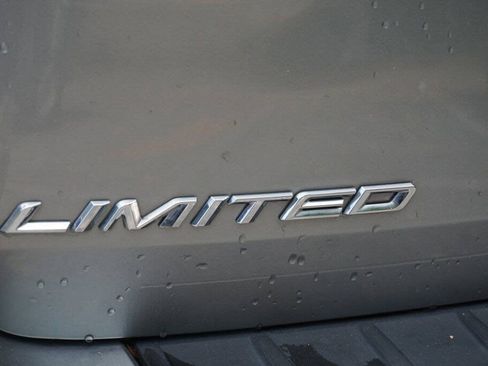 Used 2024 Ford Explorer Limited image 3