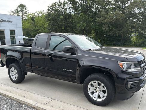 Used 2022 Chevrolet Colorado LT w/ Fleet Safety Package RWD image 2