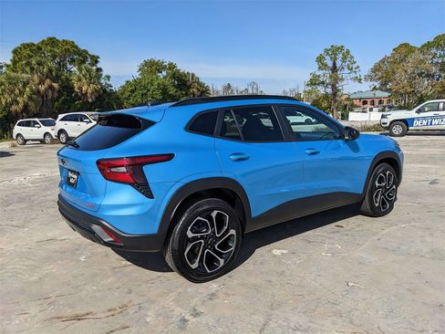 Used 2025 Chevrolet Trax RS image 8