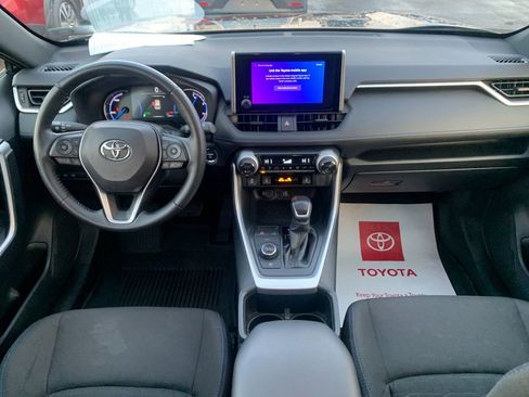 Used 2023 Toyota RAV4 SE w/ Convenience Package image 17