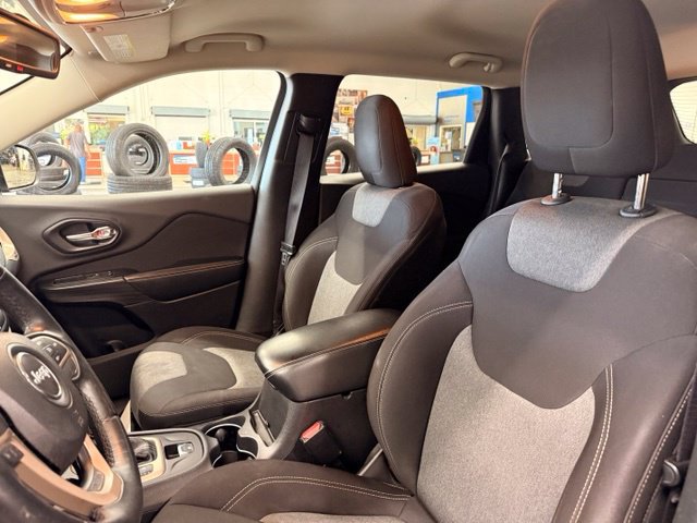 Used 2014 Jeep Cherokee Latitude FWD image 6