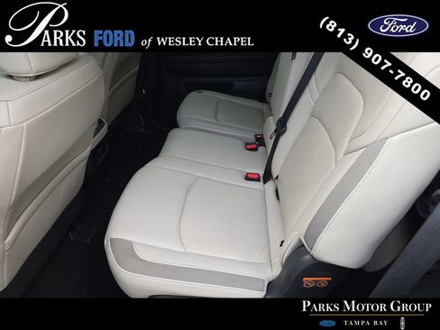 Used 2023 Nissan Pathfinder SL AWD/4WD image 16