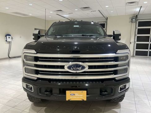 Certified 2025 Ford F250 Platinum w/ Platinum Plus Package AWD/4WD image 8