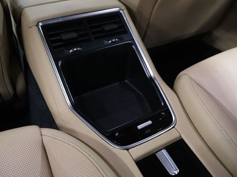 Used 2020 Porsche Panamera image 18