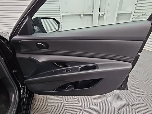 Used 2025 Hyundai Elantra Sport image 34