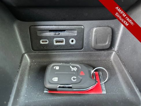 Used 2024 GMC Terrain SLT image 32