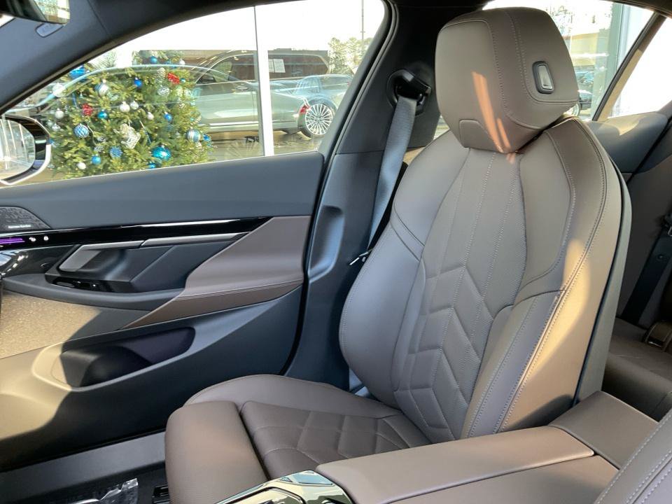 Used 2026 BMW 530i xDrive w/ Premium Package AWD/4WD image 28