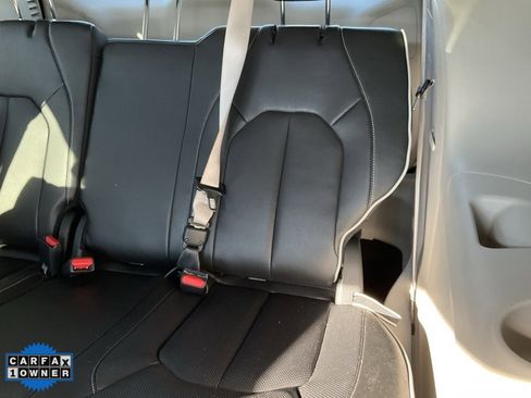 Used 2022 Chrysler Pacifica Limited w/ Uconnect Theater Family Group image 35
