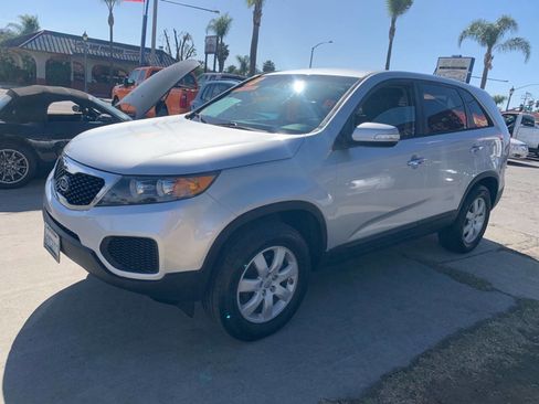 Used 2013 Kia Sorento LX FWD image 1