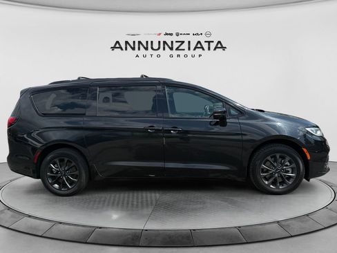 Used 2021 Chrysler Pacifica Touring-L w/ Premium & Safety Sphere Group AWD/4WD image 6
