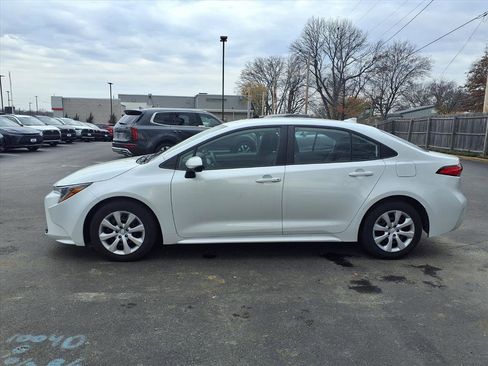 Used 2024 Toyota Corolla LE image 30