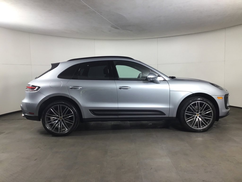 Certified 2026 Porsche Macan AWD/4WD image 7
