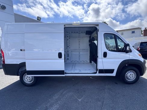 Used 2025 RAM ProMaster 2500 w/ Convenience Group image 11